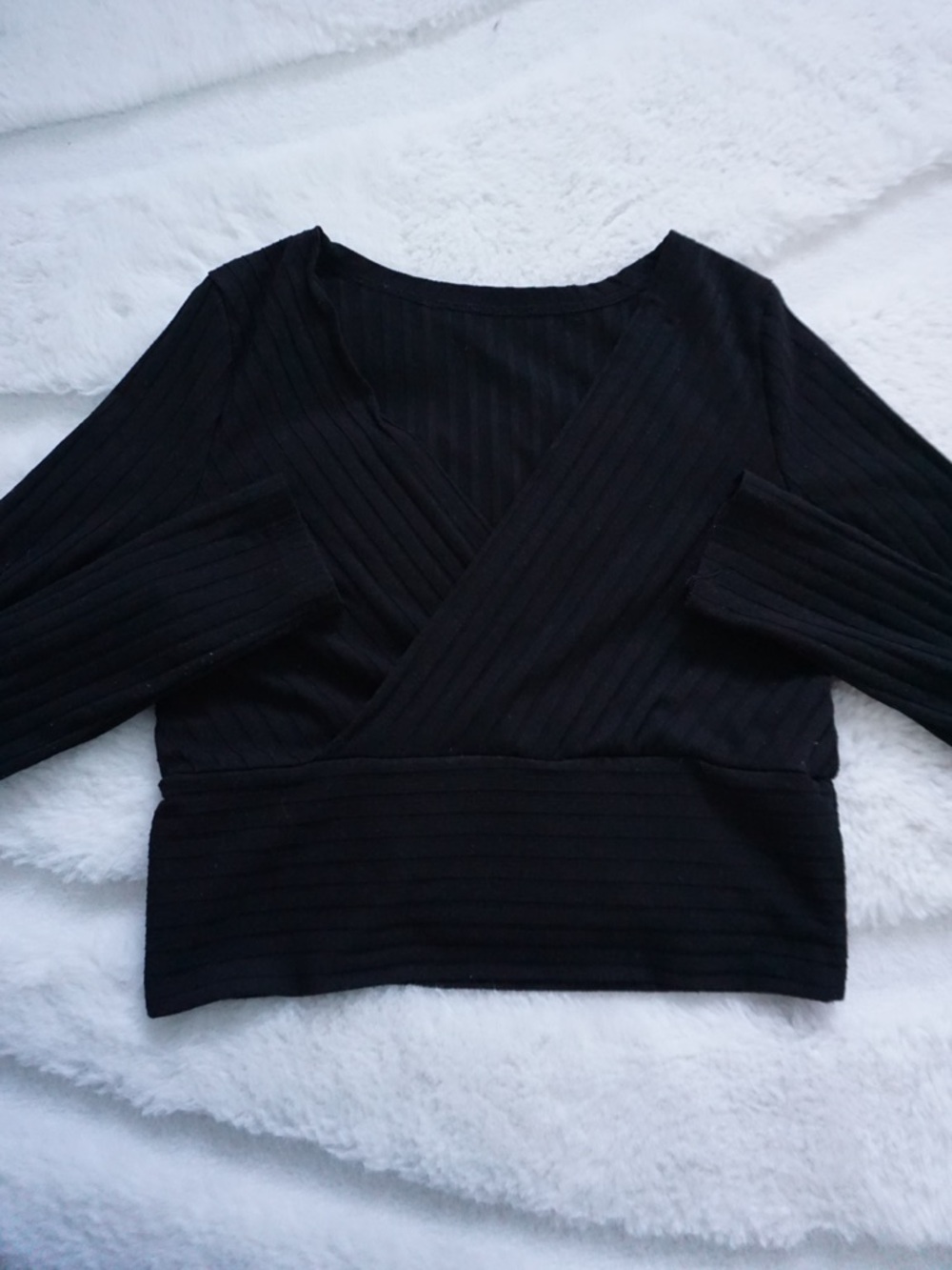 Black Ribbed V-neck Cropped Long Sleeve